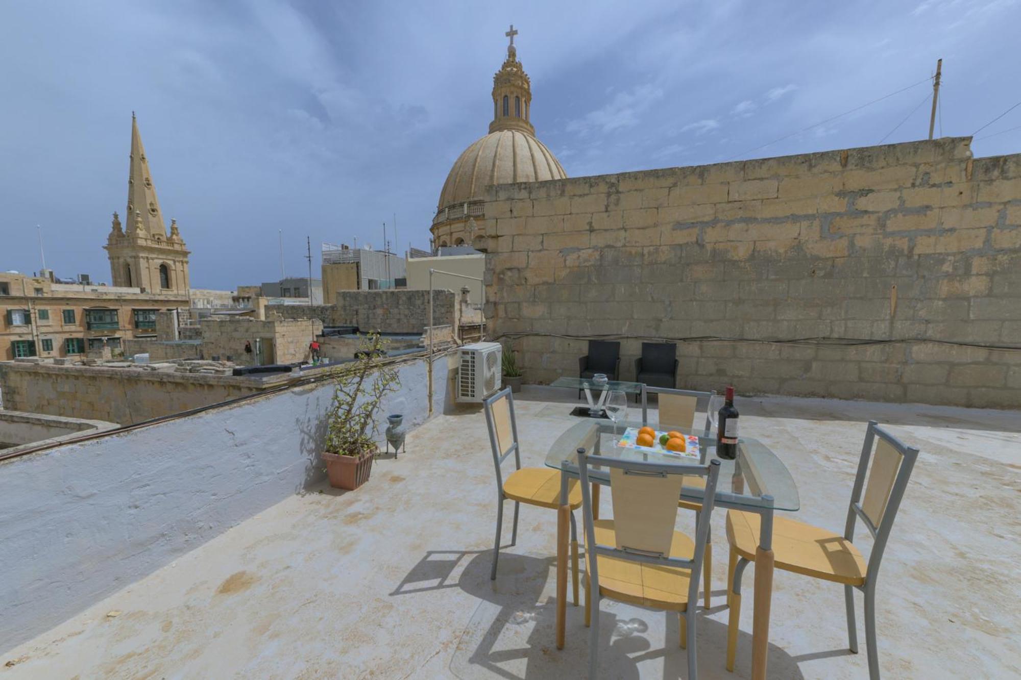 Stylish Valletta 2 Bedrooom City Centre Apartment With Terrace Exterior photo