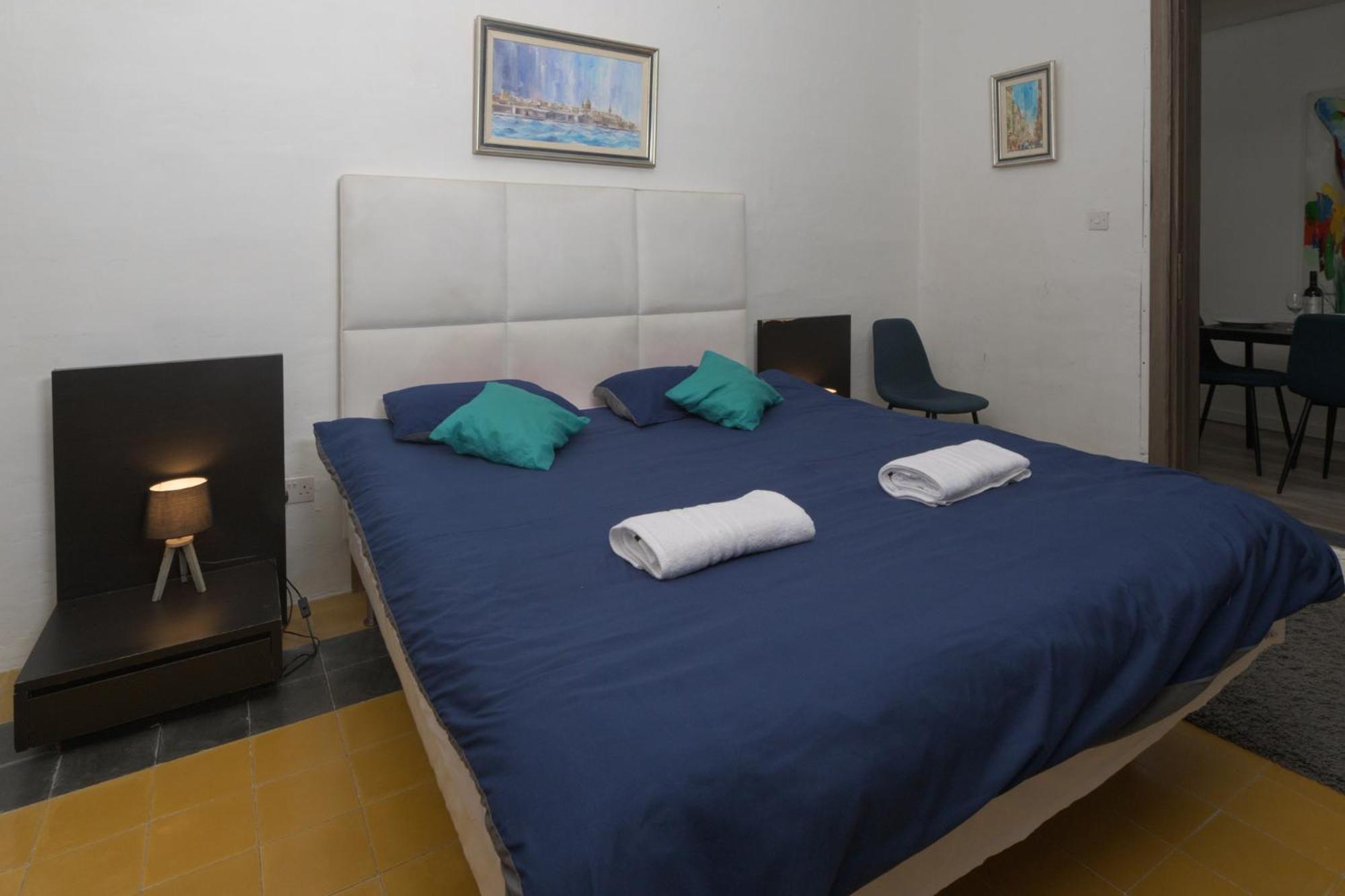 Stylish Valletta 2 Bedrooom City Centre Apartment With Terrace Exterior photo